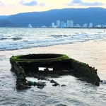 Vật thể nghi xe tăng trồi lên bãi biển Quy Nhơn
