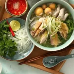 Thủ tướng Thái Lan ăn phở gà, bánh xèo tại Hà Nội